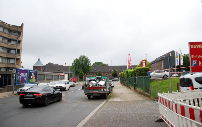 Königsberger Str. 4-6/geg. Rewe (Einfahrt)