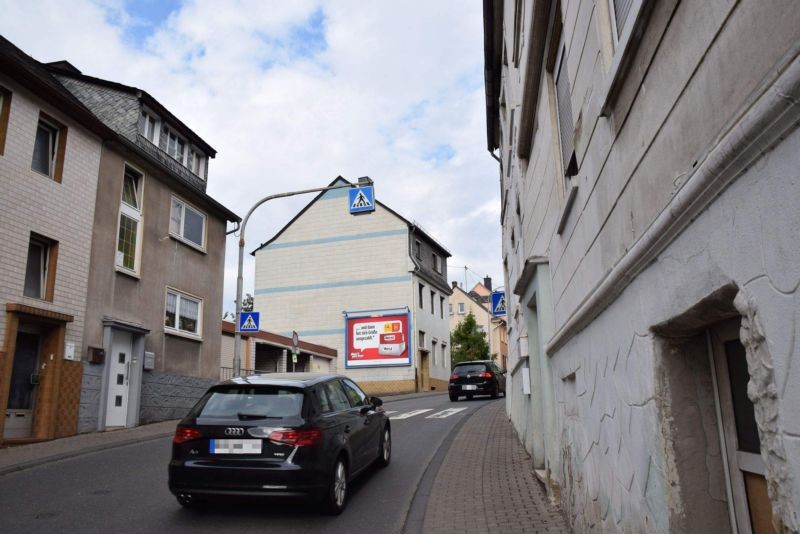 Kobachstr. 44 (quer am Giebel)