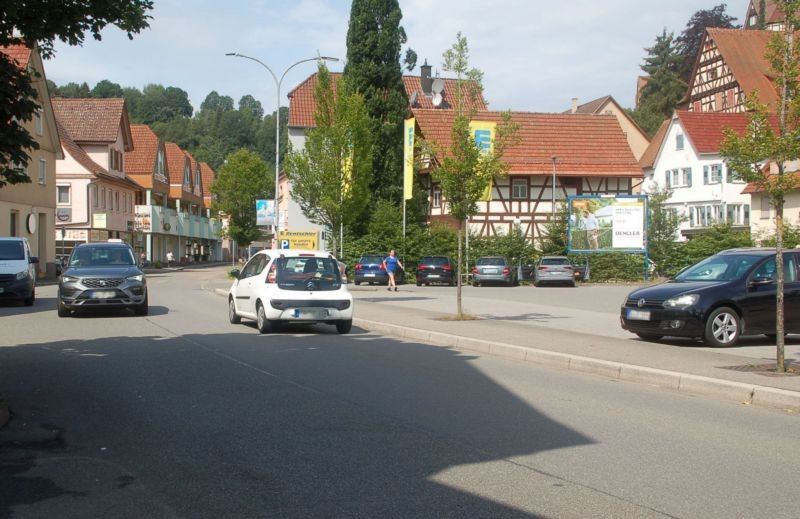 Bahnhofstr. 25 /Edeka/Einfahrt (quer zur Str)