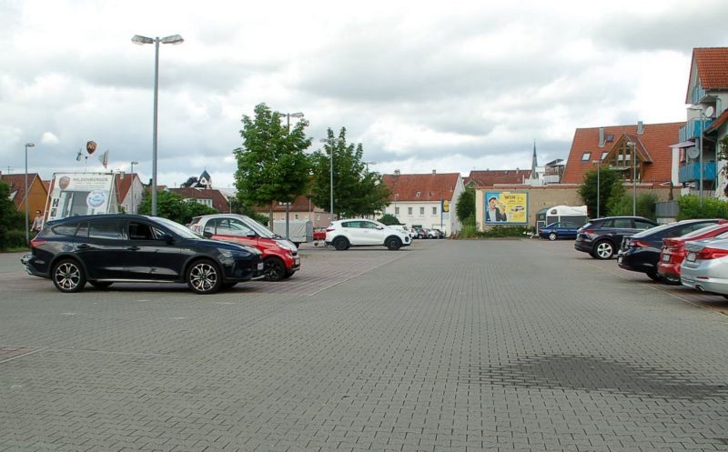 Hauptstr. 29 /Lidl (geg. Einfahrt)