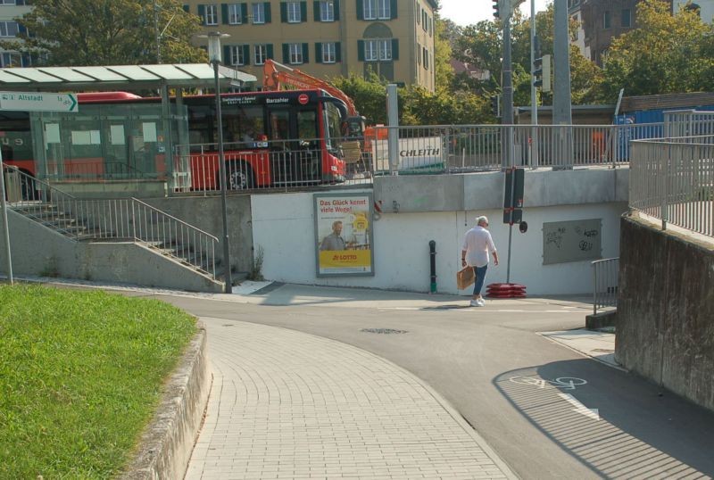 Sternenplatz/Ufg/Abgang von WH einwärts (lks vom Kiosk)