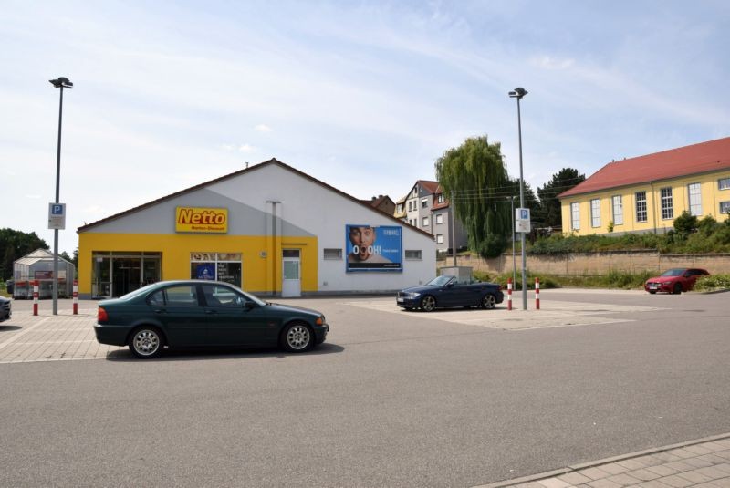 Ringstr. 11 /Netto (rts vom Eingang)