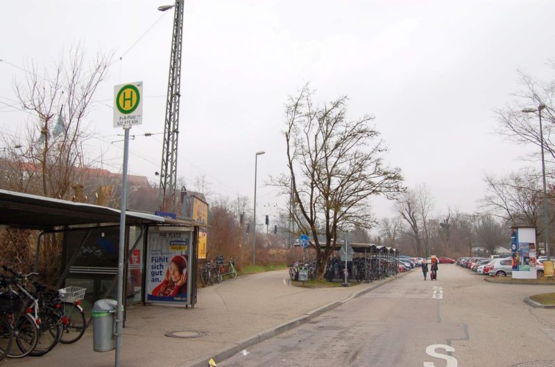 Luitpoldstr/P+R Platz/neb. Ufg zum Bhf/WH (innen)