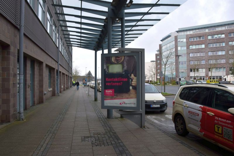 Flughafenallee/vor Gebäude Ryanair/Sicht Terminal (mte)