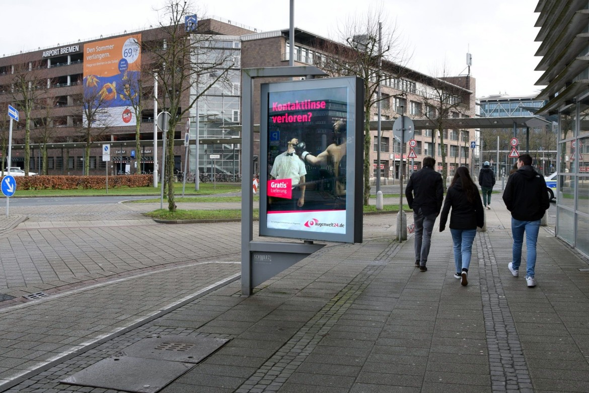 Flughafenallee/vor Gebäude Ryanair/Sicht Zufahrt (lks)