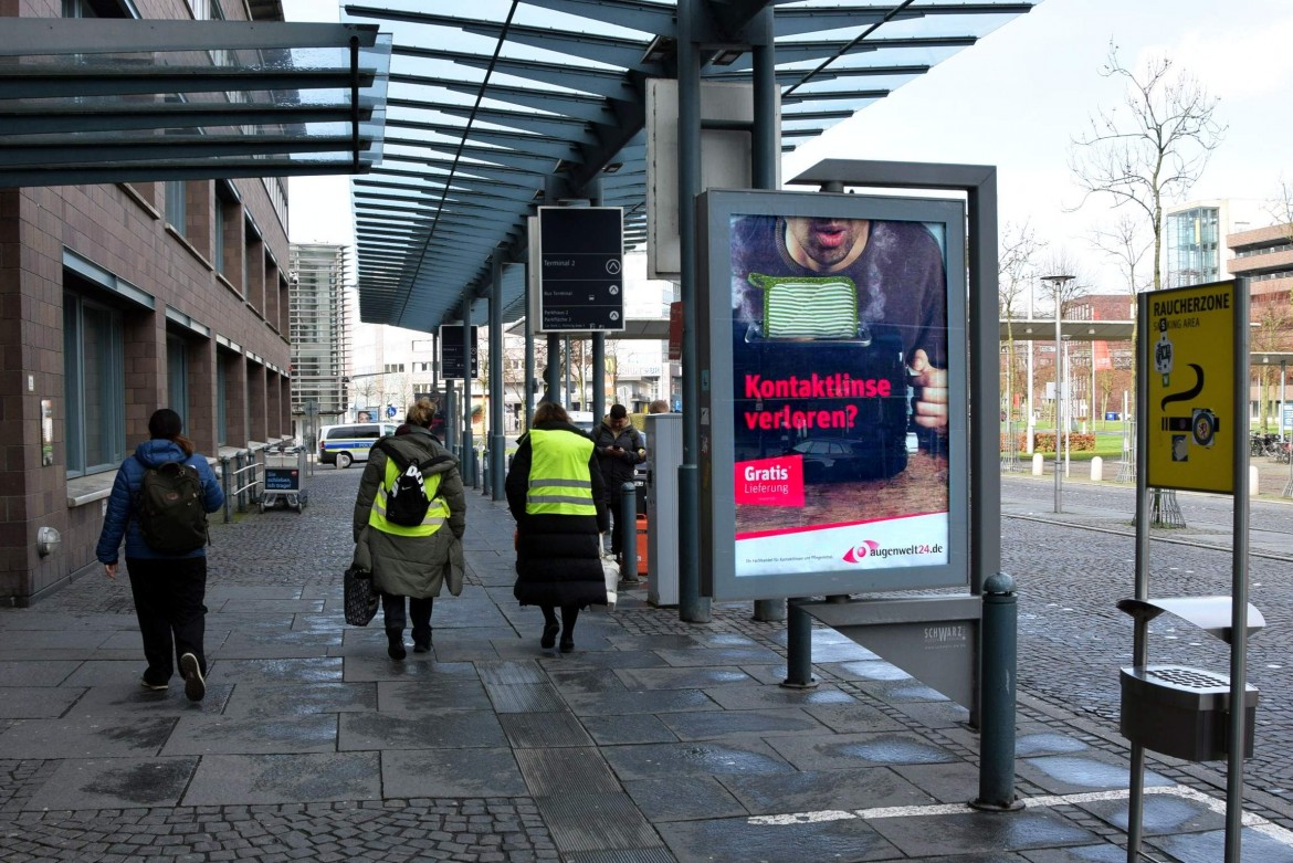 Flughafenallee/vor Terminal/Sicht Süd-Ost (Sto.2)