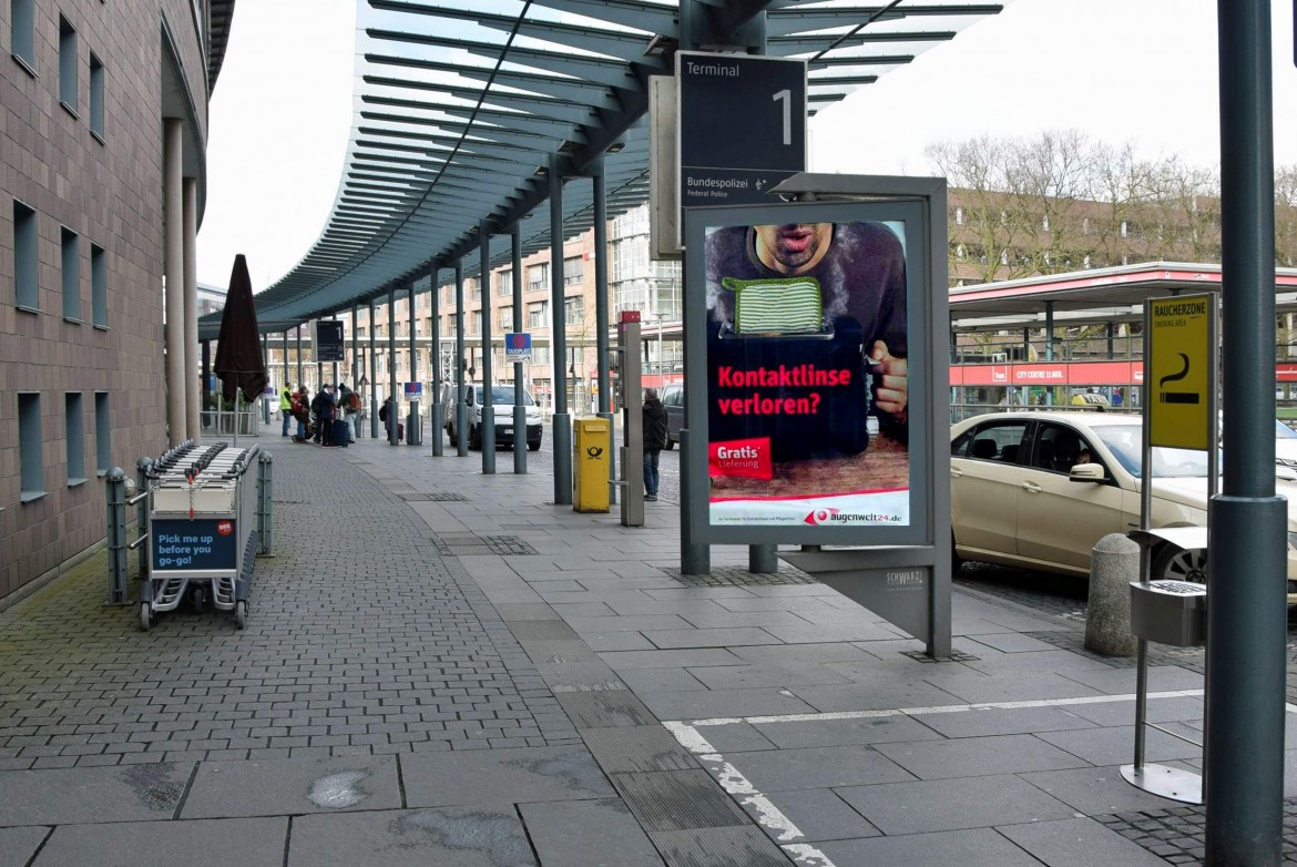 Flughafenallee/vor Terminal/Sicht Süd-Ost (Sto.4)