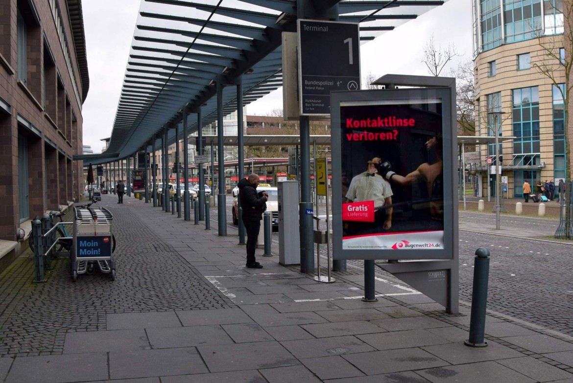 Flughafenallee/vor Terminal/Sicht Süd-Ost (Sto.5)