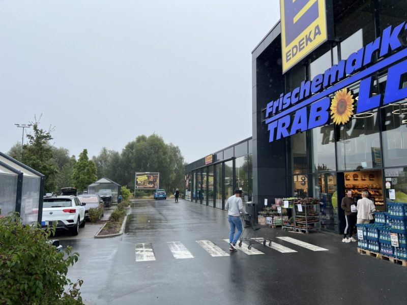 Kitzinger Str. 6 /Edeka (lks vom Eingang)