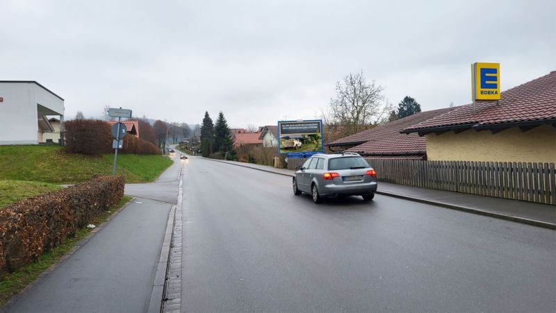 Amselstr. 1 /bei Edeka (quer zur Hauptstr)