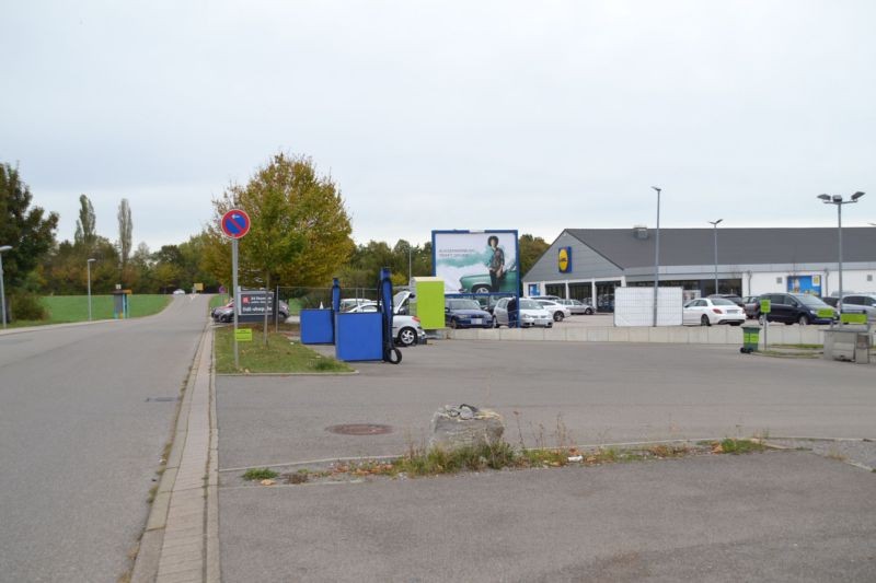 Ferdinand-Porsche-Str. 20 /Lidl/Einfahrt (Sicht Waschanlage)