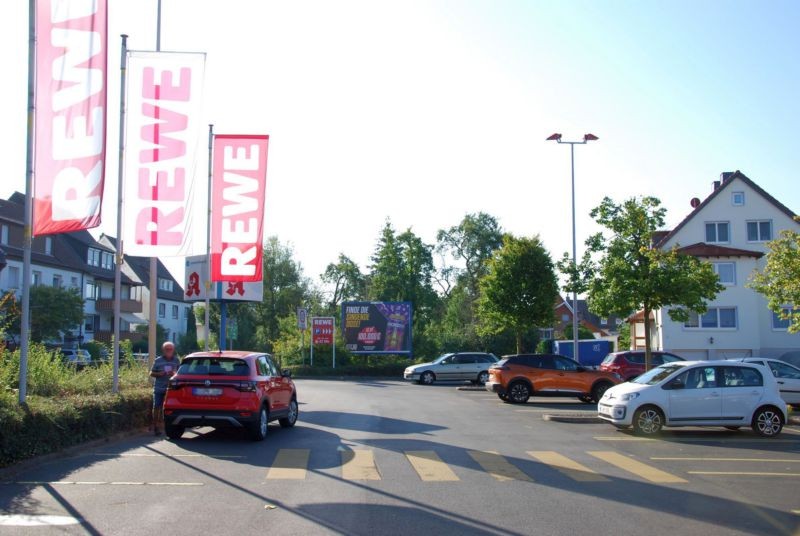 Hannoversche Str. 72 /Rewe/Einfahrt