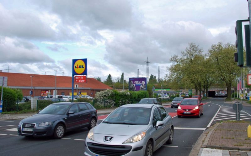 Duisburger Str. 263 /Lidl/geg. Eingang (Sicht Kreuzung)