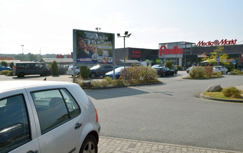Nordring 4 /Famila/geg. Eingang/Sicht Zufahrt (lks)