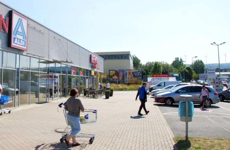 Ostring 40-42 /Rewe + Aldi + Rossmann/geg. Eingang