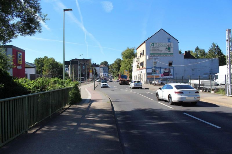 Eisenbahnstr. 178/geg. Edeka/Netto/Trinkgut (quer am Giebel)