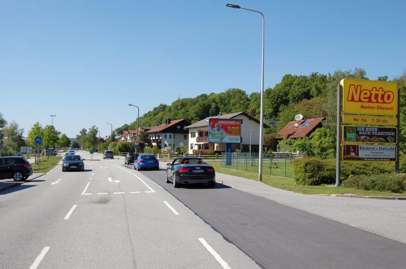 Hengersberger Str/Quellenweg/neb.Netto/Einf/WE rts-City-Star