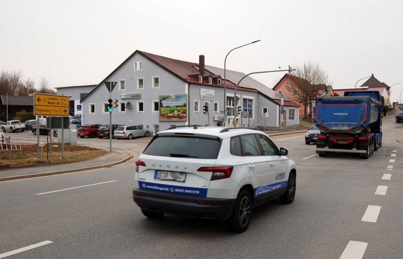 Regensburger Str. 1/Eheweg (quer zur B 15)