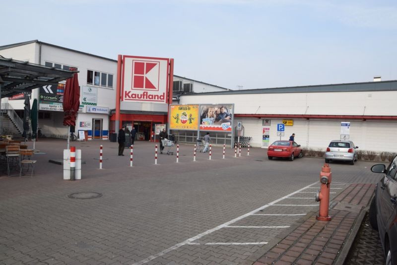 An der Prießnitzaue 1-3 /Kaufland/neb. Eingang (lks)