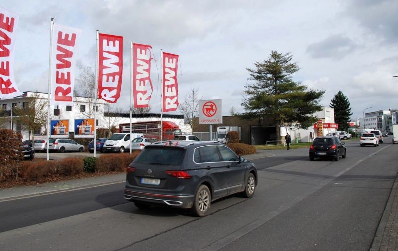 Lagerstr. 2-4 /geg. REWE (Industriestr. 12/Werkstr)