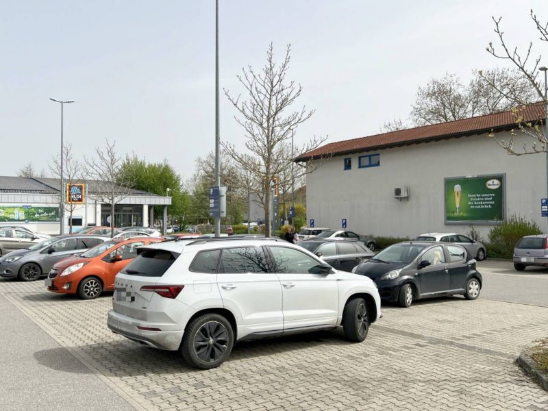 Hegaustr. 5a /Edeka/geg. Eingang (lks)