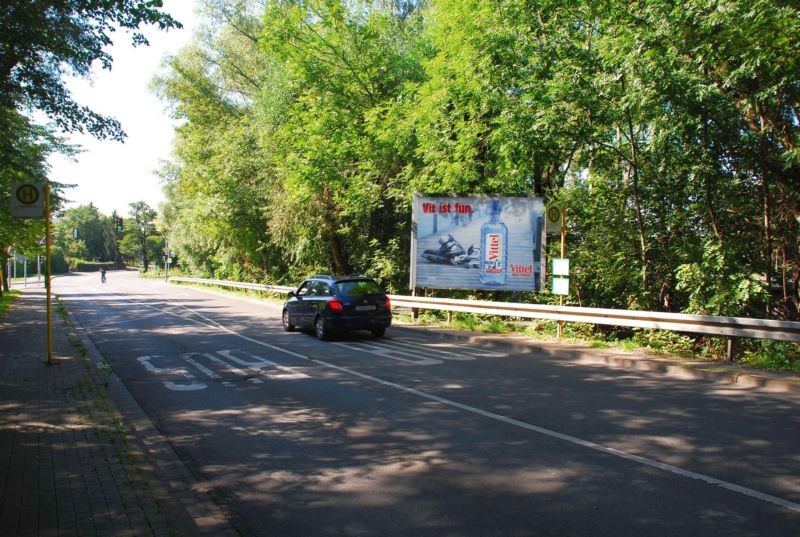 Budapester Str/Schwanenseestr/bei Bus-Hts (rts)