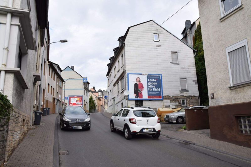 Kobach Str. 49 (quer am Giebel)