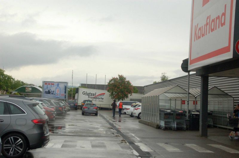 Schaffhauser Str. 90 /Kaufland/Einfahrt/lks (Sicht Markt)