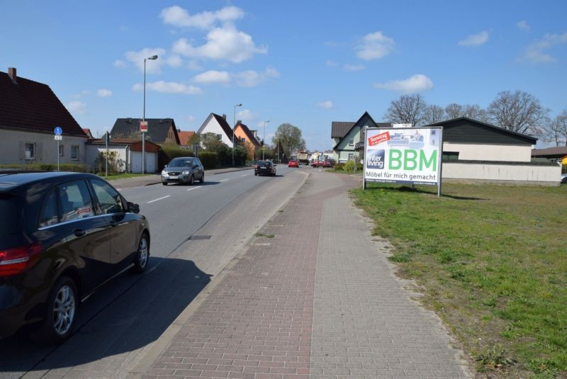 Perleberger Str/neb. Nr. 13/Zufahrt Norma/rts -Am Rosenplan