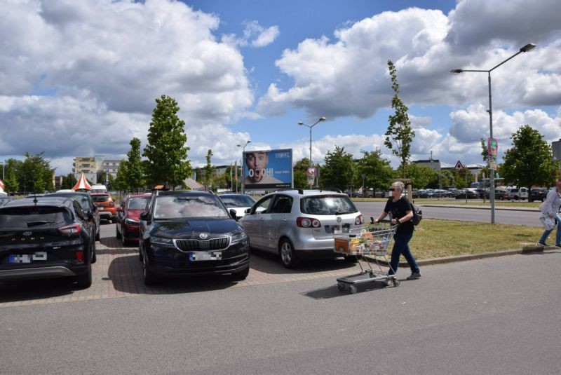 Junckerstr. 26 /Kaufland/Einfahrt/Sicht Multi Möbel (Sto. 2)