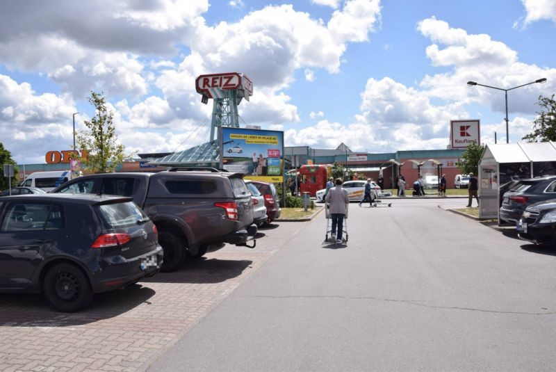 Junckerstr. 26 /Kaufland/Einfahrt/Sicht Multi Möbel (Sto. 4)