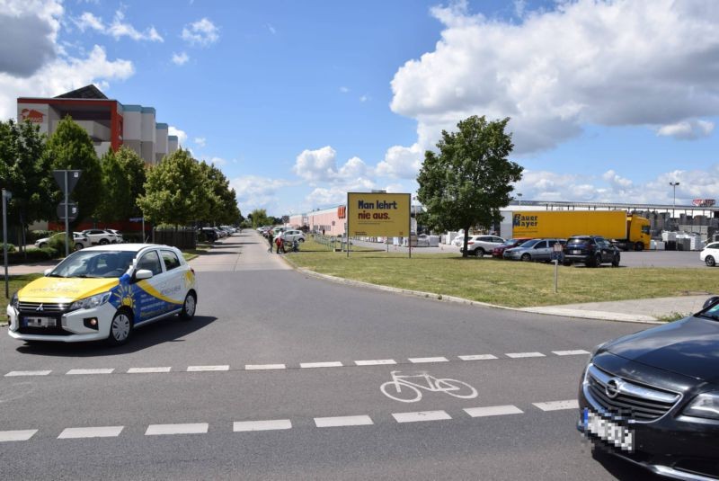 Junckerstr. 26 /Kaufland/Bruno-Salvat-Str (Sicht H.-Rau-Str)