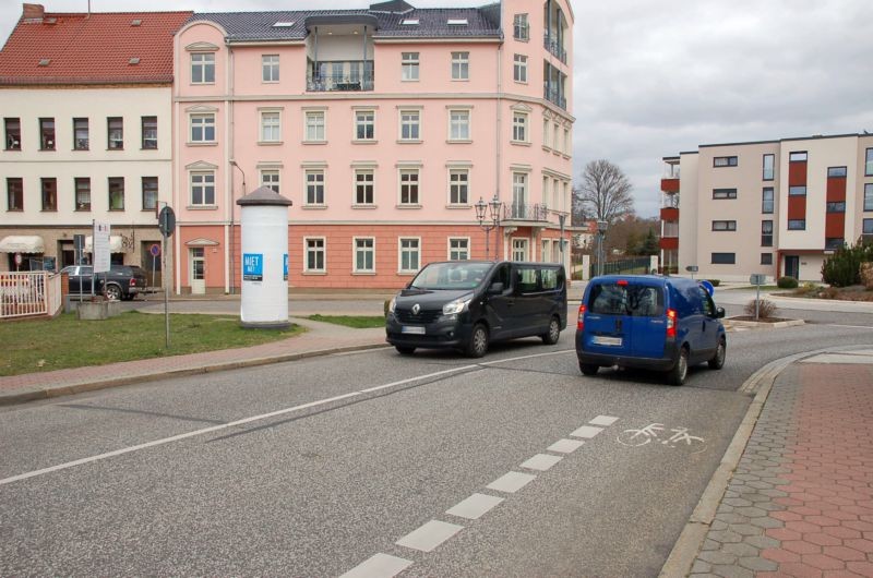 Berliner Str/geg. Nr. 20 (bei Kreisverkehr)