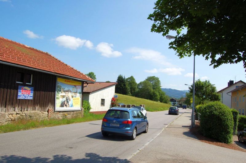 Frauenauer Str. 49c/Zufahrt Edeka -Hindenburgstr (rts)
