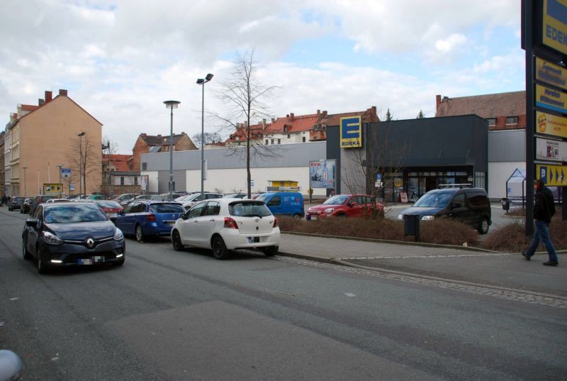 Dresdener Str. 21 /Edeka/lks vom Eingang (rts)