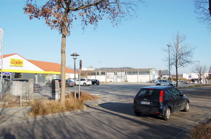 Pielmühler Str. 19a /Netto/rts vom Eingang