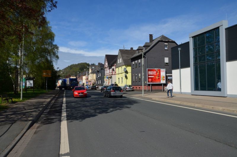 Bahnhofstr. 67/Zufahrt Rewe (quer zur B 62)