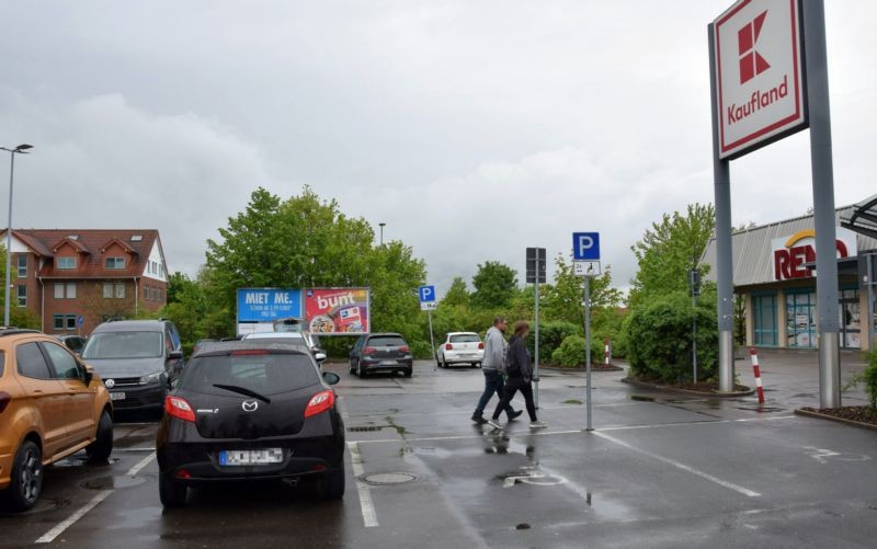 Max-Planck-Str. 3 /Kaufland/lks vom Eingang