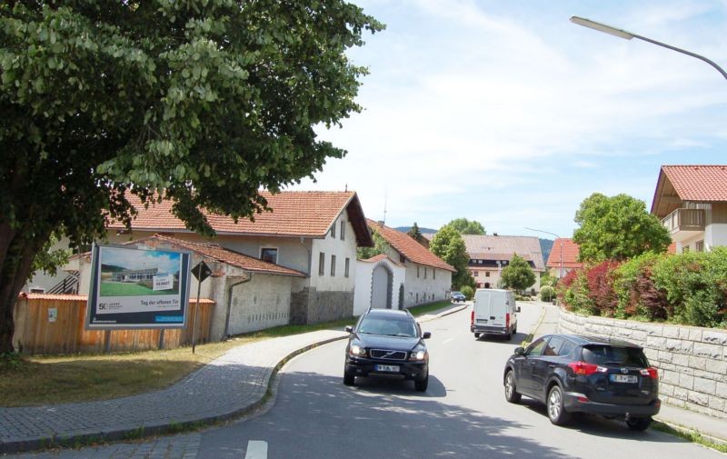 Kreuzhöhstr. 10/Ecke Martinsplatz