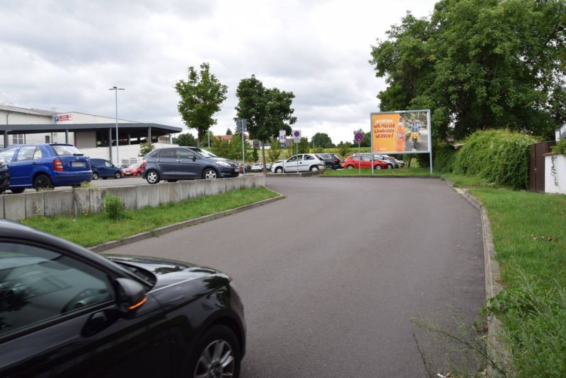 Käthe-Kollwitz-Str. 43 /Kaufland/quer zur rechten Einfahrt