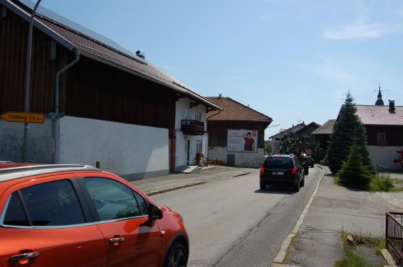 Deggendorfer Str. 16/Zuf Nah & Gut (quer am Giebel)