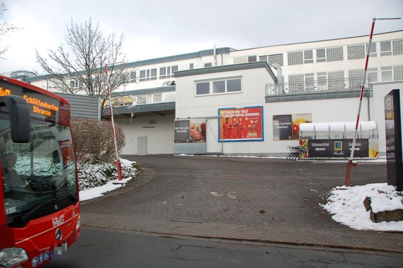 Unterm Freihof 1 /Edeka/geg. Einfahrt