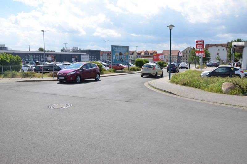 Lüneburger Str. 1 /Kaufland/geg. Eing/Zuf Einf (Sicht Str)