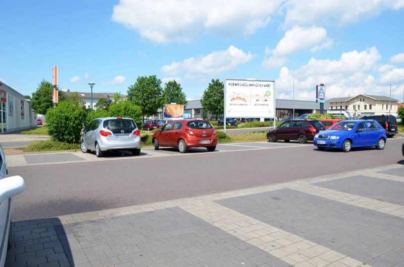 Lüneburger Str. 1 /Kaufland/geg. Eing/Zuf Einf (Sicht Mkt)