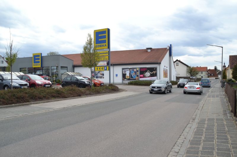 Neumarkter Str. 14a /Edeka/Einfahrt (quer zur Str)