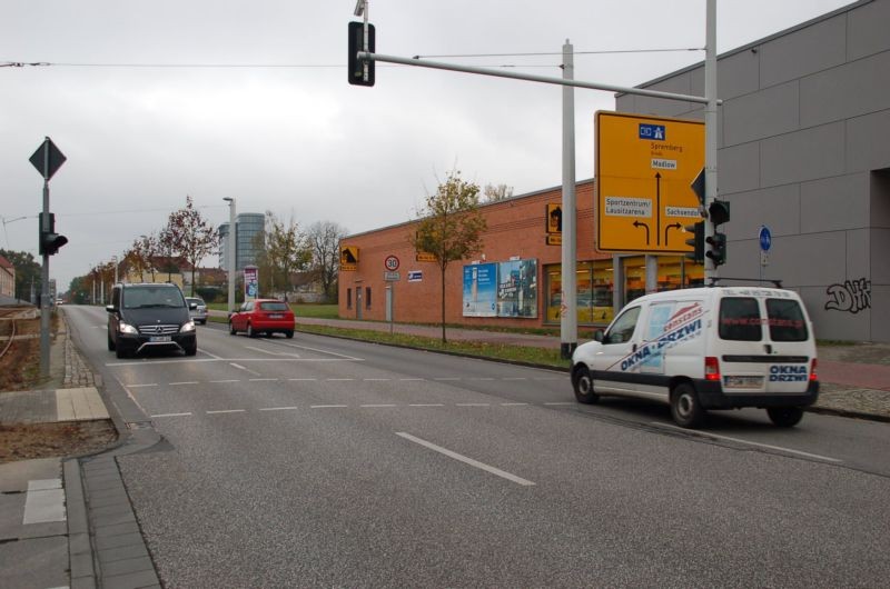 Leuthener Str. 7 /Netto/Sicht Dresdener Str (B 168)