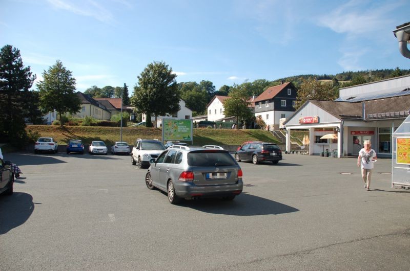 Bahnhofsallee 6 /Tegut/geg. Eing  (Mengersgereuth-Hämmern)