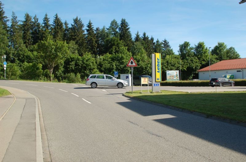 Zeppelinstr. 22 /Edeka/lks vom Getränkemarkt