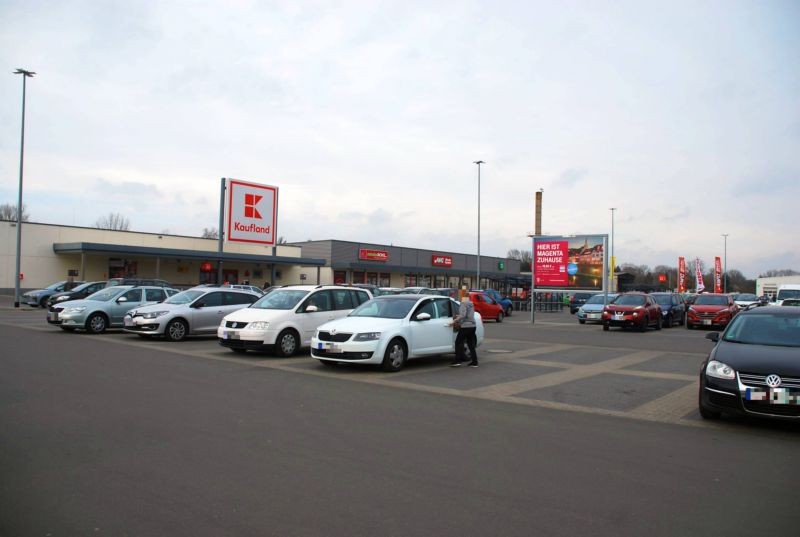 Stubenrauchstr. 60a /B 96/Kaufland/geg. Eing (Sicht Takko)