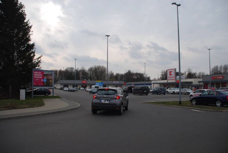 Stubenrauchstr. 60a /B 96/Kaufland/rts vom Eingang/Einfahrt